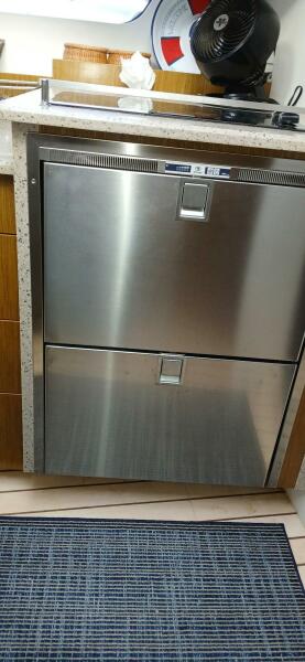 41' 2014 Cruisers Yachts 