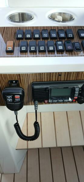 41' 2014 Cruisers Yachts 