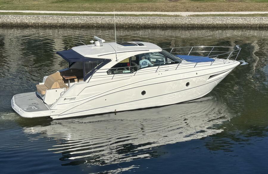 41' 2014 Cruisers Yachts 