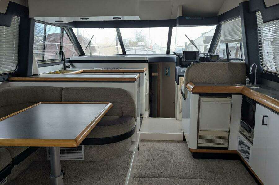 43ft Bayliner Yacht For Sale