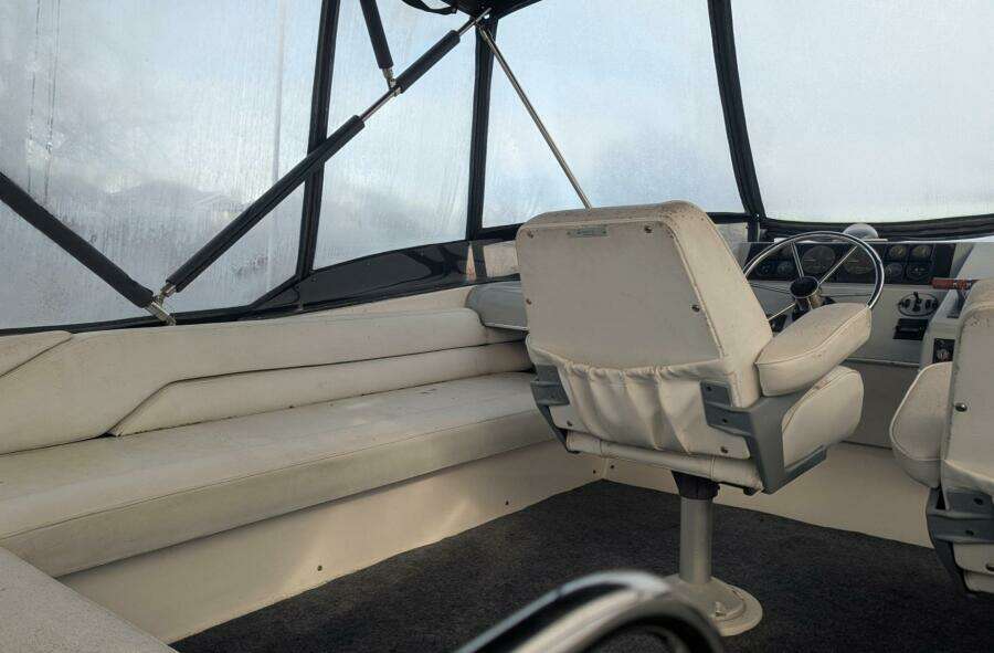 43ft Bayliner Yacht For Sale