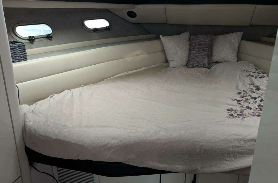 43ft Bayliner Yacht For Sale