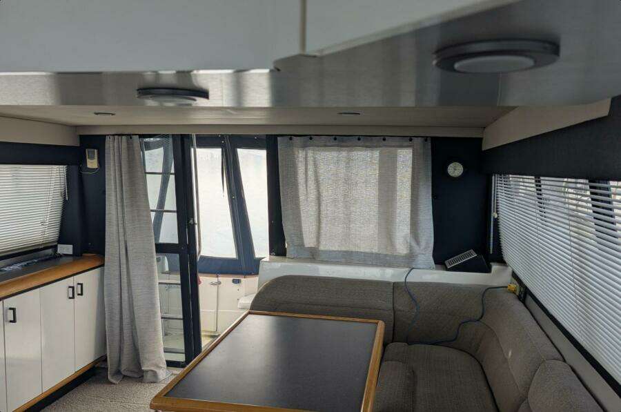 43ft Bayliner Yacht For Sale