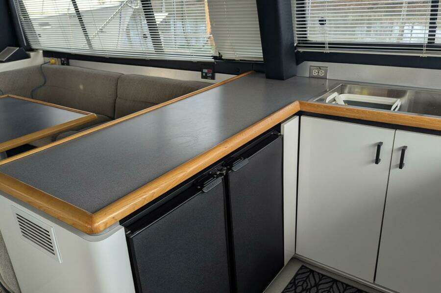 43ft Bayliner Yacht For Sale