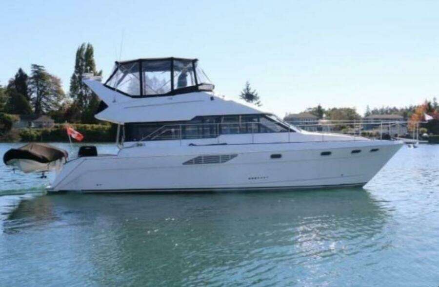 43ft Bayliner Yacht For Sale