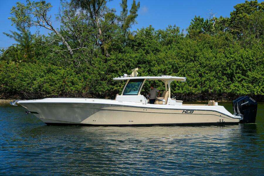 SPRINKLES 41ft HCB Yacht For Sale