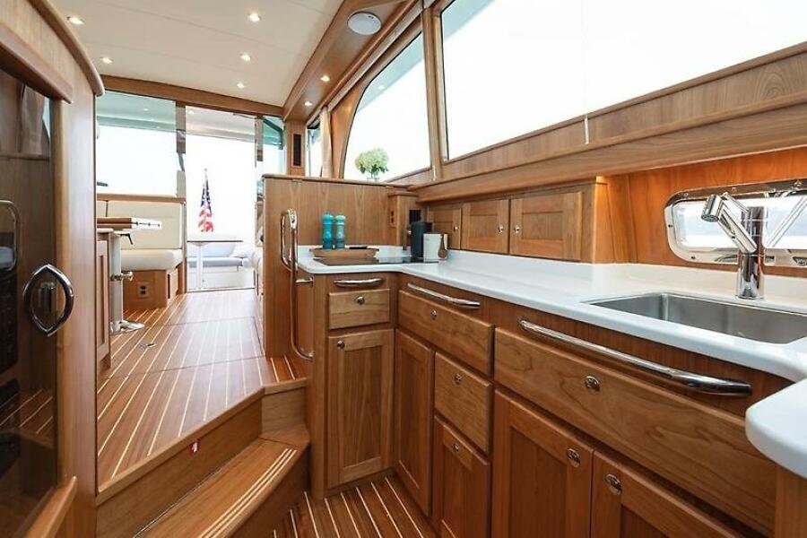 2027 Sabre 45 Salon Express — 0005448503