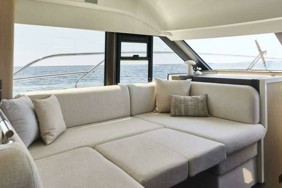 2027 F4.3 Prestige Salon