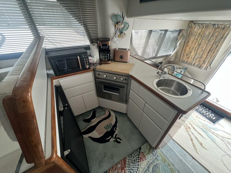 37' 1994 Carver 370 Voyager