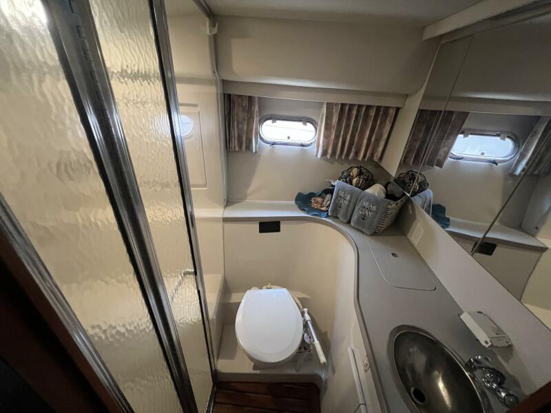 37' 1994 Carver 370 Voyager