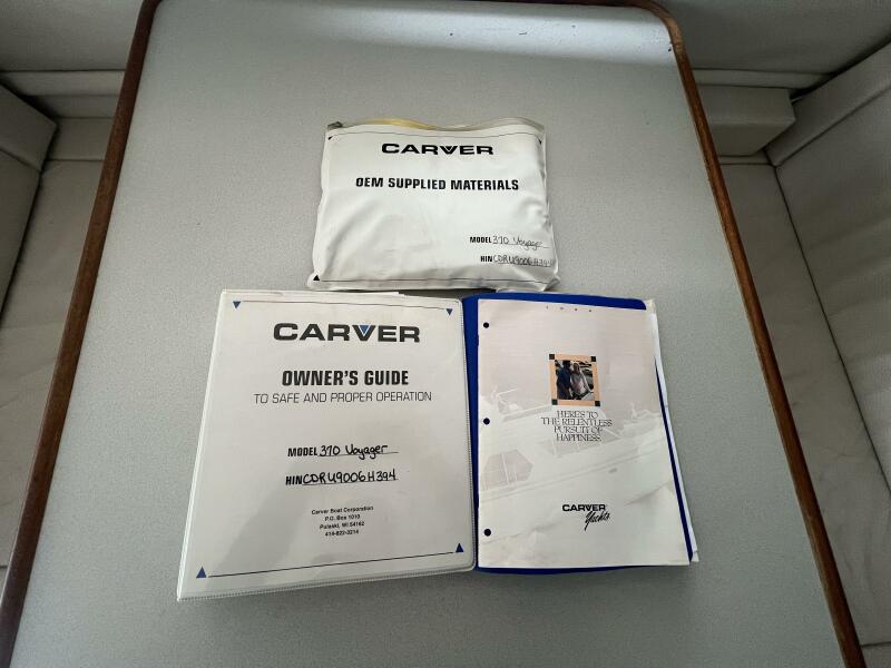 37' 1994 Carver 370 Voyager
