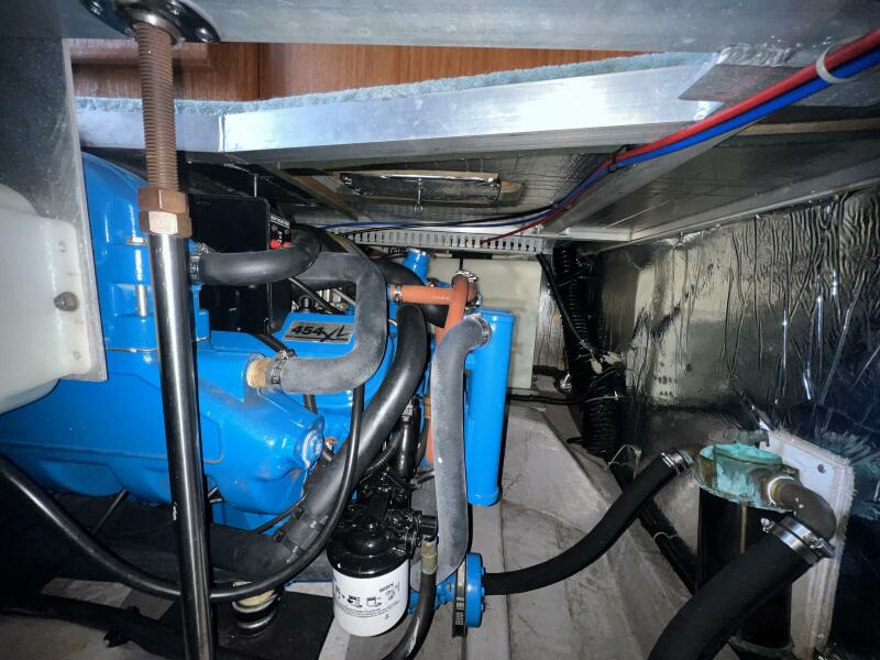 37' 1994 Carver 370 Voyager