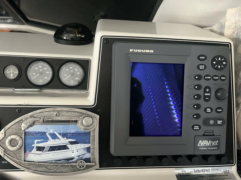 37' 1994 Carver 370 Voyager