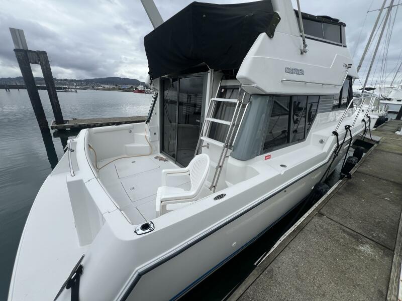 37' 1994 Carver 370 Voyager