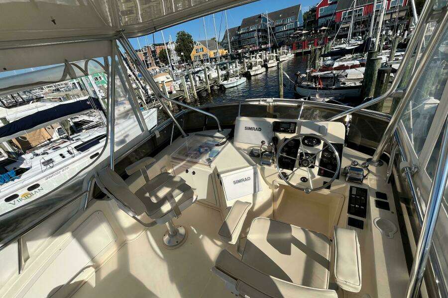 Sachem 36ft Sabreline Yacht For Sale