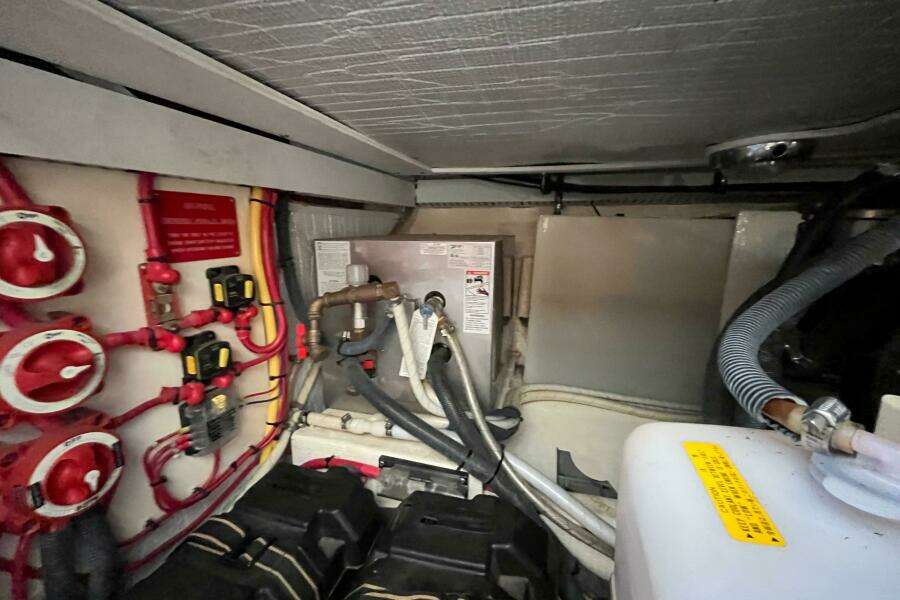 Sachem 36ft Sabreline Yacht For Sale