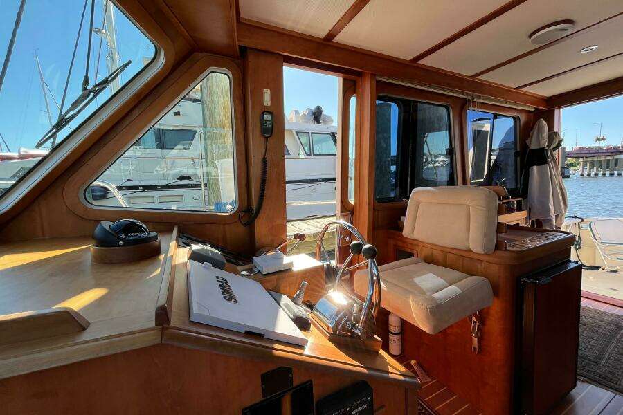 Sachem 36ft Sabreline Yacht For Sale