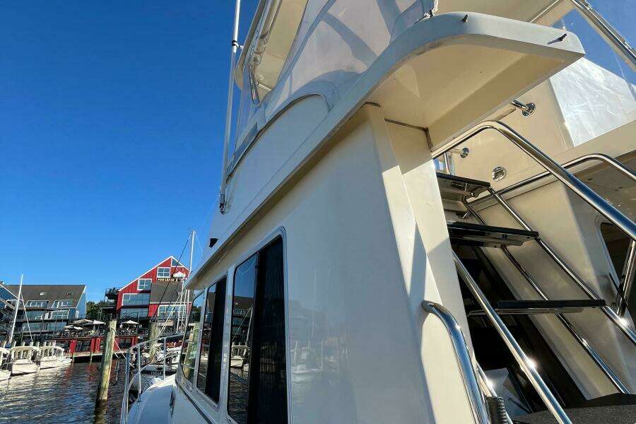 Sachem 36ft Sabreline Yacht For Sale