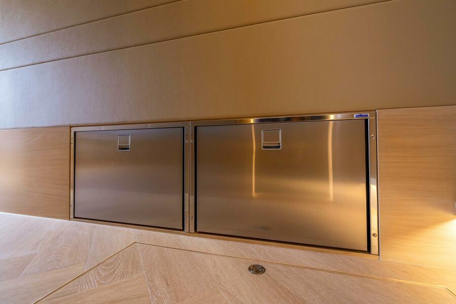 67' 2025 Steeler Bronson 67 Beachclub