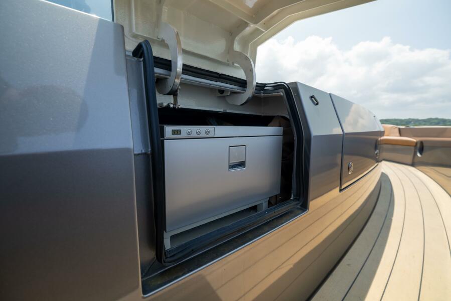 67' 2025 Steeler Bronson 67 Beachclub