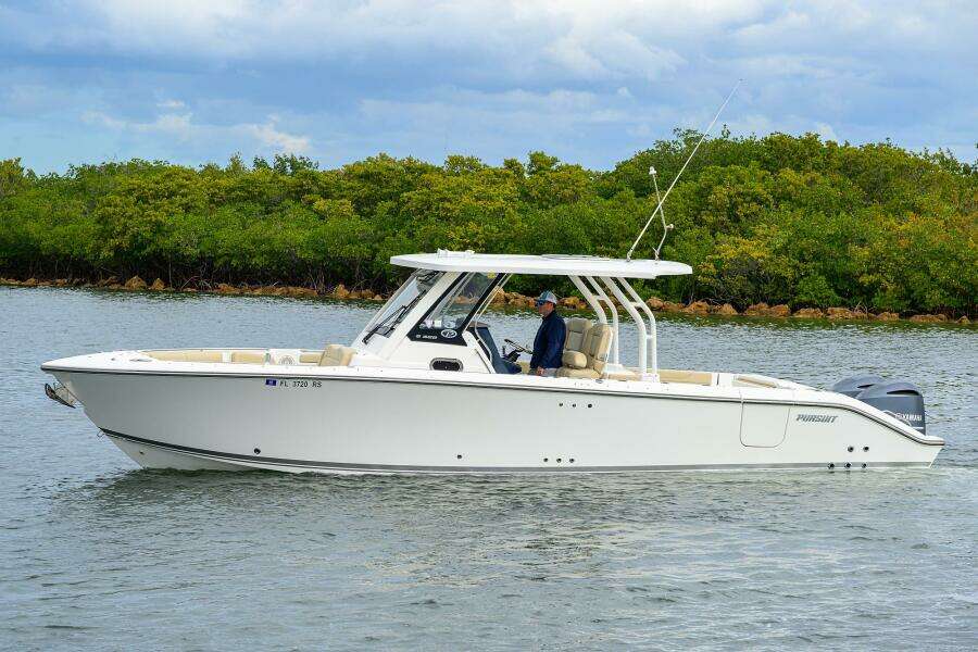 Pursuit 32 - Profile