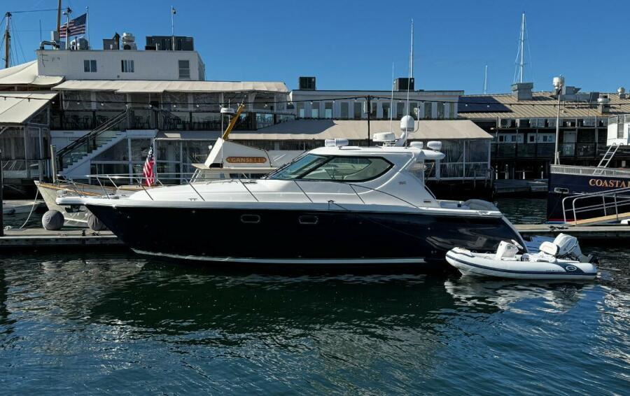 43' 2006 Tiara Yachts 