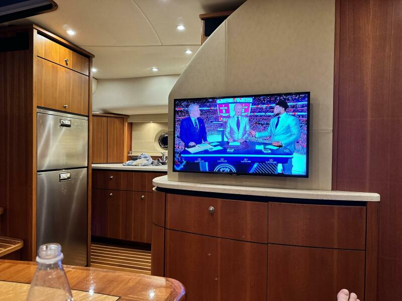 43' 2006 Tiara Yachts 