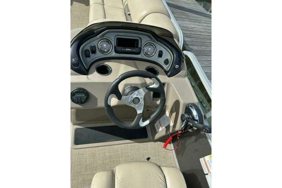 24ft Sun Tracker Yacht For Sale