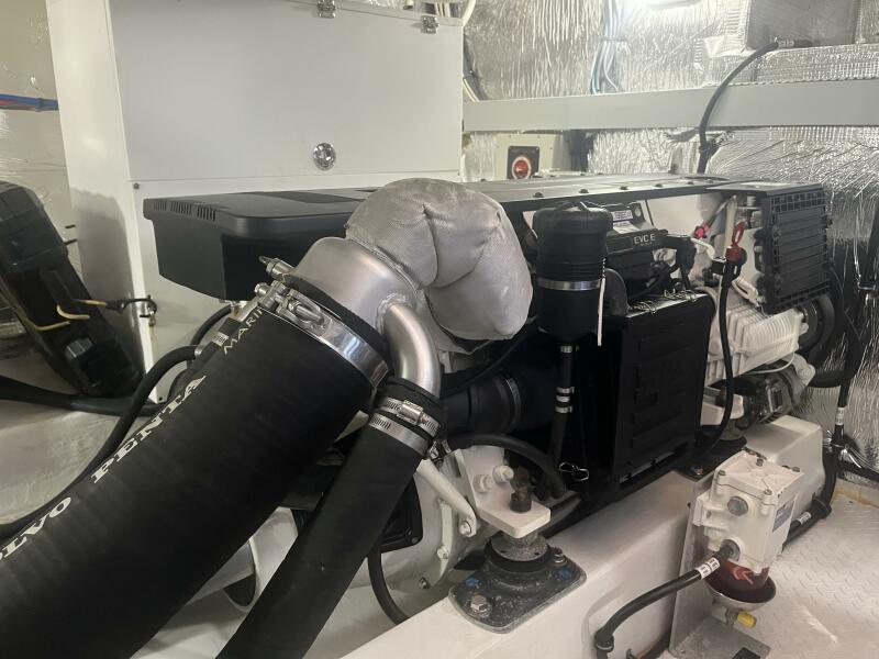 45' 2016 Cruisers Yachts 45 Cantius