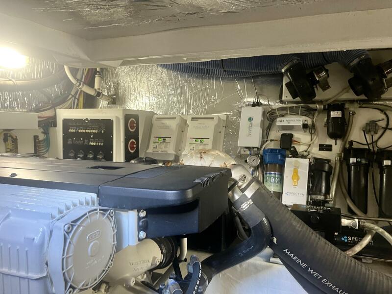 45' 2016 Cruisers Yachts 45 Cantius