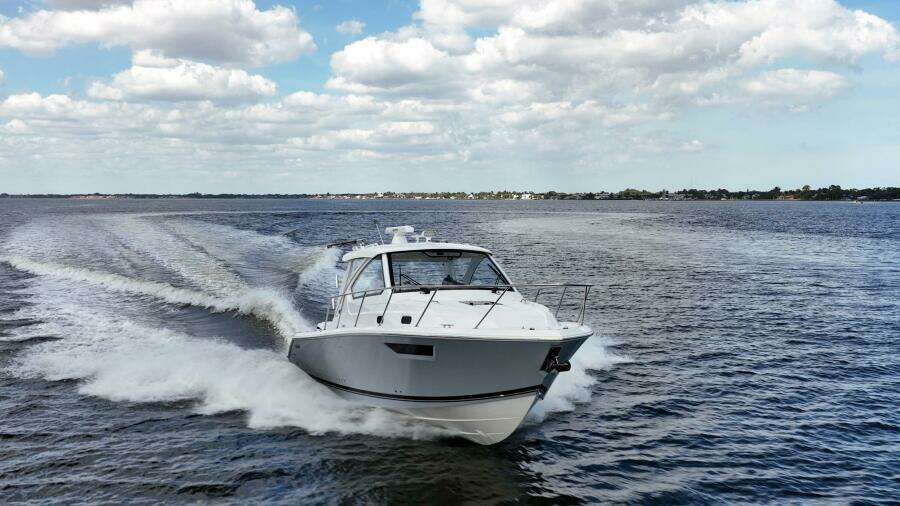TL Sea 32ft Pursuit Yacht For Sale