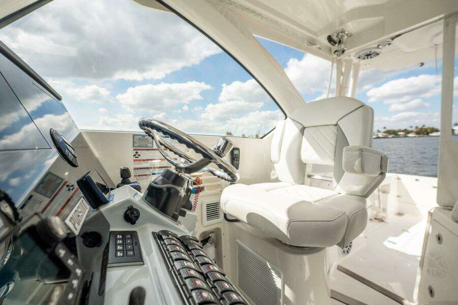 TL Sea 32ft Pursuit Yacht For Sale