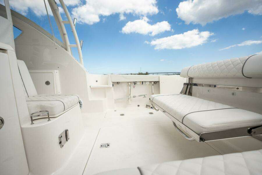 TL Sea 32ft Pursuit Yacht For Sale