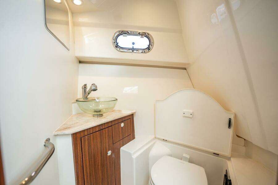 TL Sea 32ft Pursuit Yacht For Sale