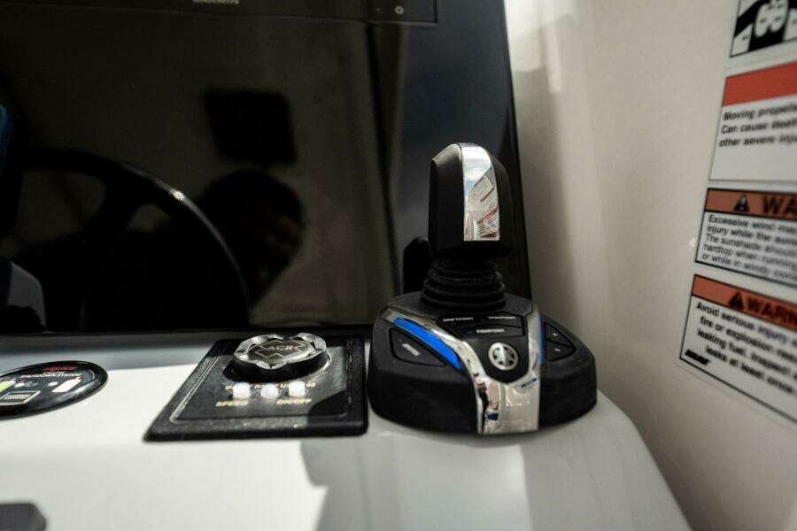 TL Sea 32ft Pursuit Yacht For Sale