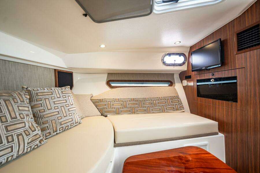 TL Sea 32ft Pursuit Yacht For Sale