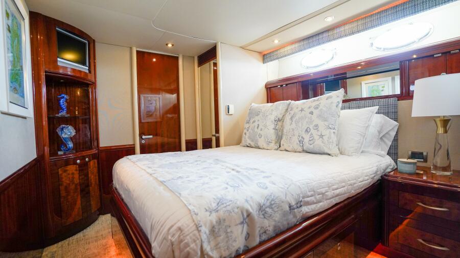 80' 2004 Lazzara Yachts 80 SL