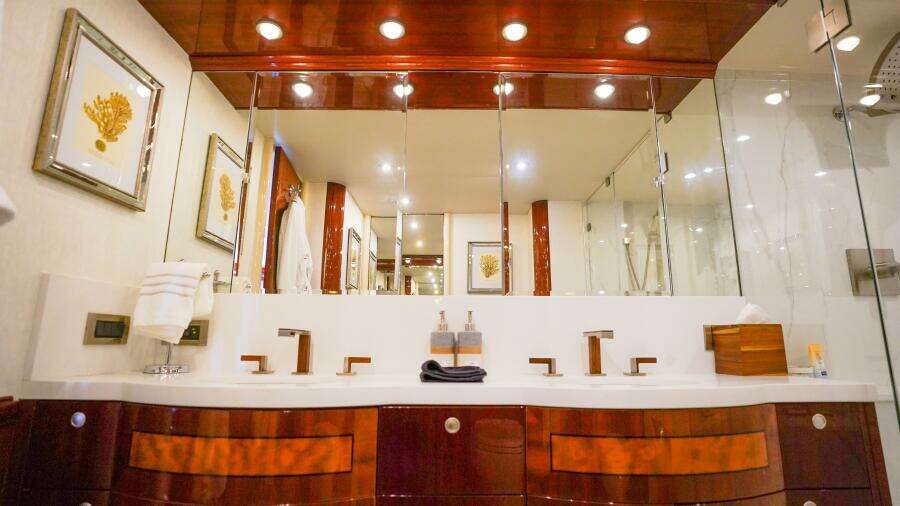 Eleonora  80ft Lazzara Yachts Yacht For Sale