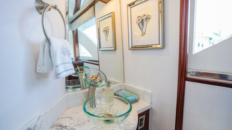 80' 2004 Lazzara Yachts 80 SL