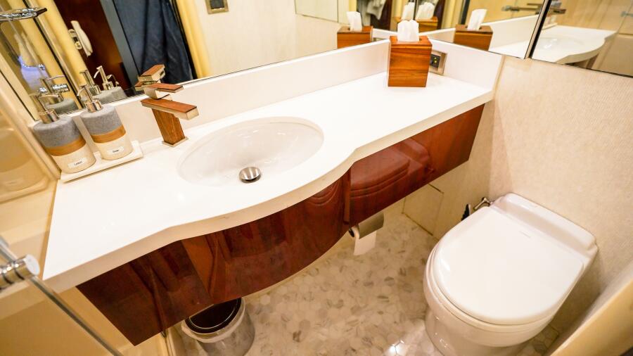 80' 2004 Lazzara Yachts 80 SL