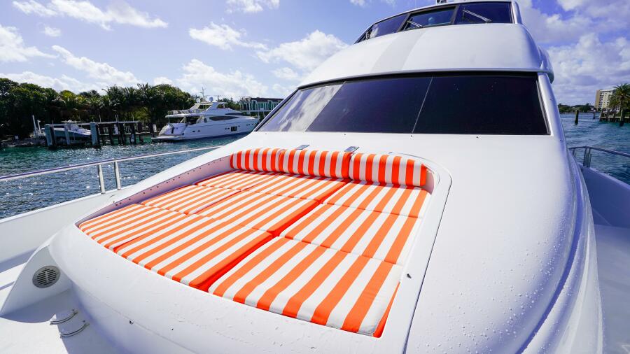 80' 2004 Lazzara Yachts 80 SL