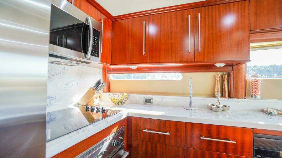 Eleonora  80ft Lazzara Yachts Yacht For Sale