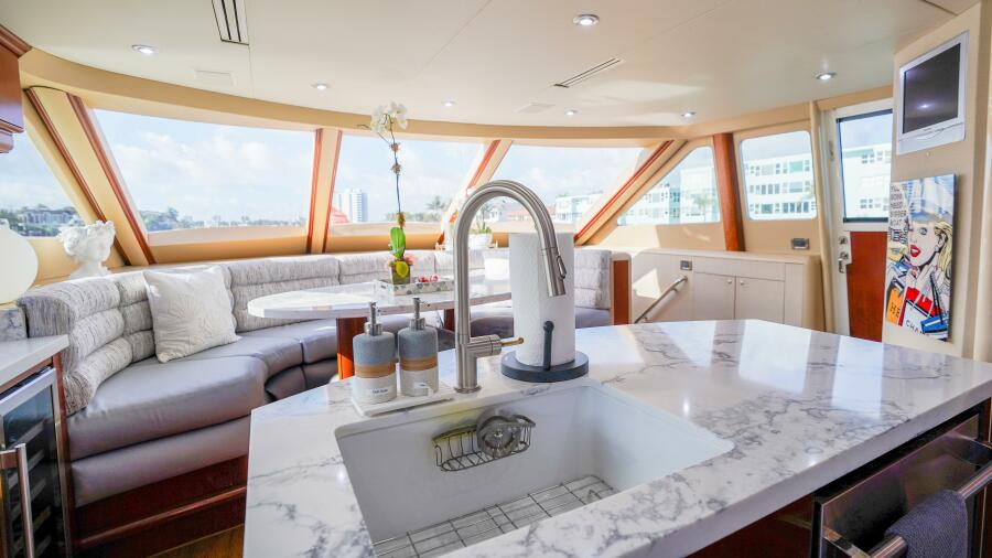 80' 2004 Lazzara Yachts 80 SL