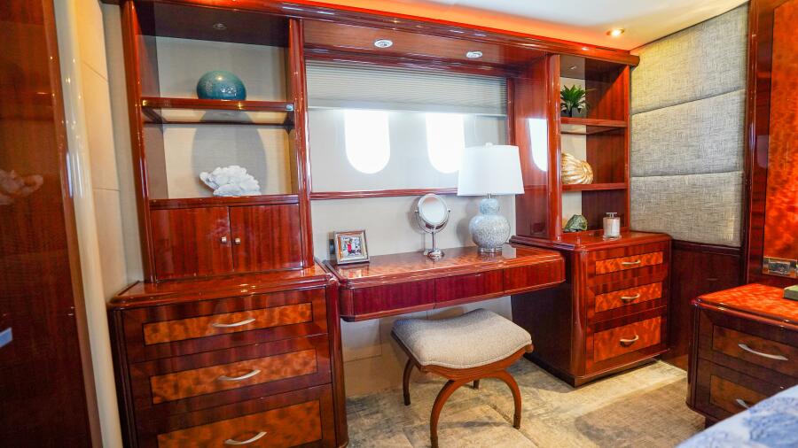 80' 2004 Lazzara Yachts 80 SL