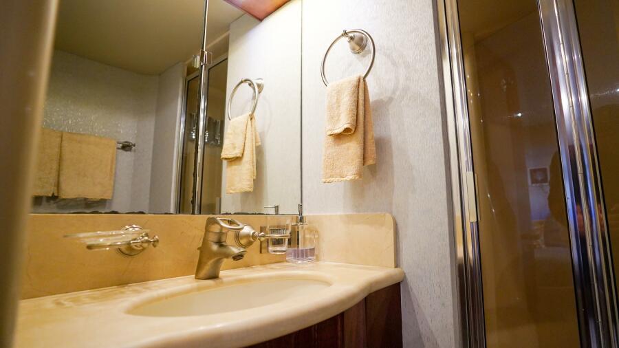 80' 2004 Lazzara Yachts 80 SL