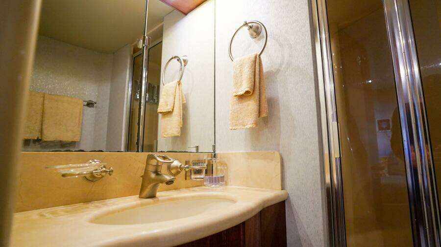 Eleonora  80ft Lazzara Yachts Yacht For Sale