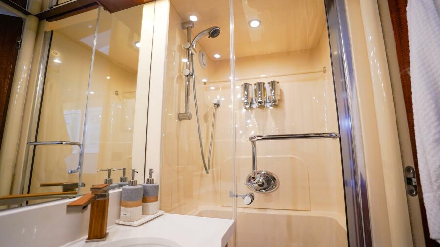 80' 2004 Lazzara Yachts 80 SL