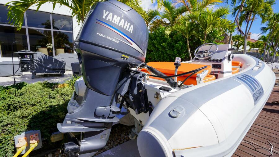 80' 2004 Lazzara Yachts 80 SL