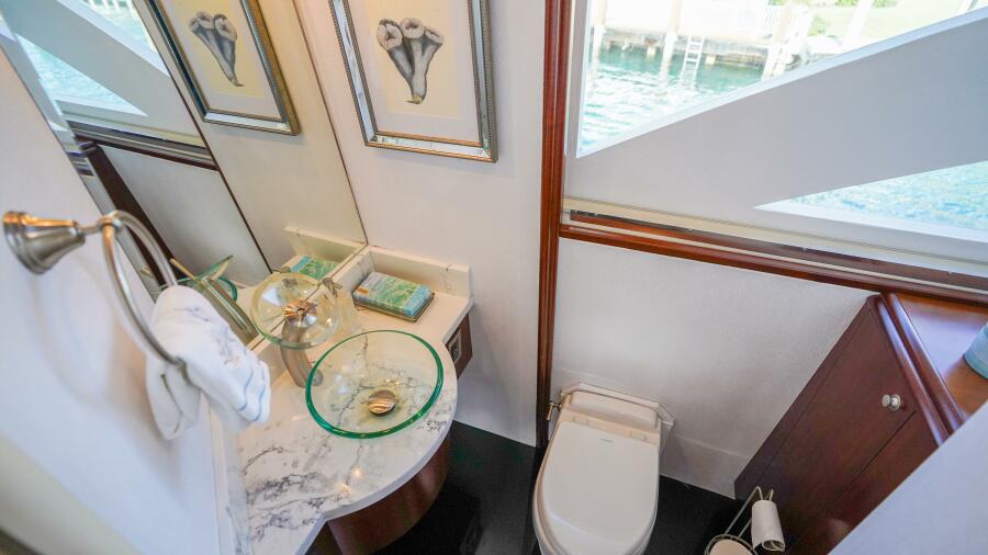 80' 2004 Lazzara Yachts 80 SL