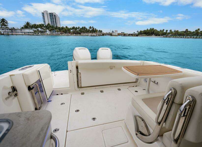 32ft Boston Whaler Yacht For Sale